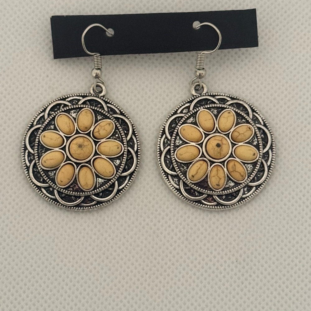 Paparazzi Mesa Oasis Earrings – Yellow Crackle Stone & Silver Medallion – EUC - Picture 2 of 4